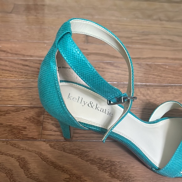 Kelly & Katie Open Toed Heels - Picture 3 of 4